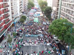 La marcha de las antorchas recorrió Mar del Plata en plena temporada