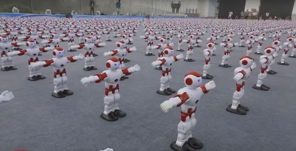 Más de 1.000 robots bailan una coreografía y marcan un Récord Guinness