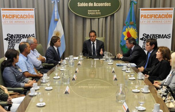 Scioli presentó su plan de armas cero en la Provincia