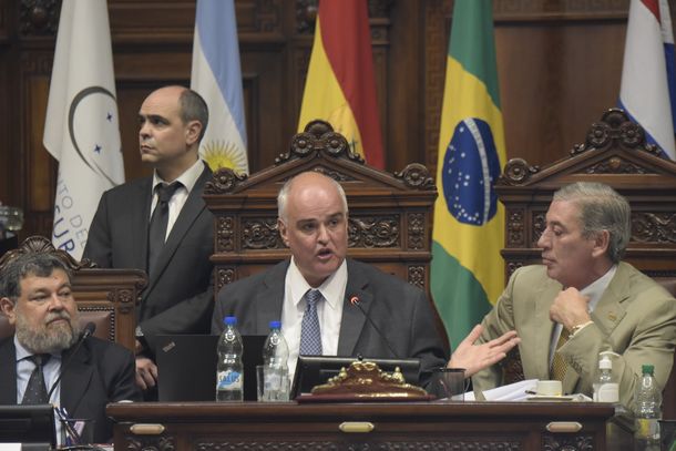 Gustavo Penadés le solicitó a la vicepresidenta Beatriz Argimón celeridad en el tratamiento de su desafuero.