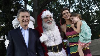 macri recibio a papa noel en la quinta de olivos macri recibio a papa noel en la quinta de olivos