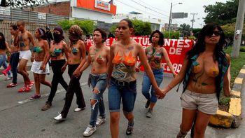 miles de estudiantes colombianas, desnudas por la educacion miles de estudiantes colombianas, desnudas por la educacion