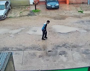 Buscan a un joven que salió de un boliche en Ezeiza en medio de la tormenta y desapareció