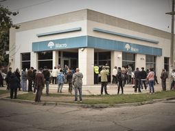 Los bancos nacionales se diferencian de los extranjeros y dicen que prestan más
