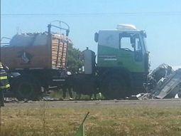cinco muertos en un choque entre un auto y un camion cinco muertos en un choque entre un auto y un camion