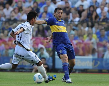 Riquelme está desgarrado y no vuelve hasta el próximo año