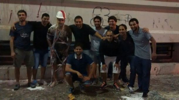 Se recibió de arquitecto, pero el festejo de sus amigos arruinó sus planes