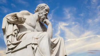 Platón fue discípulo de Sócrates y maestro de Aristóteles. Platón fue discípulo de Sócrates y maestro de Aristóteles.