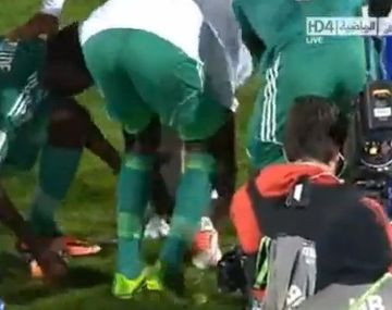 Rivales de Ronaldinho lo saquearon en la cancha