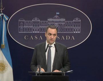 Adorni atacó a Bregman tras la aprobación de la Ley Bases: Evidentes limitaciones