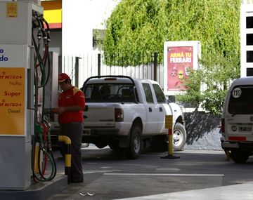 Preocupa caída en el consumo de naftas