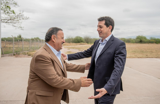 Wado de Pedro llegó a La Rioja para firmar acuerdos con Quintela e inaugurar una textil