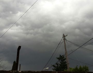 Rige un alerta en la Ciudad por probables tormentas