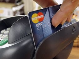 No habrá más devolución del 5% del IVA en compras con tarjeta de débito No habrá más devolución del 5% del IVA en compras con tarjeta de débito