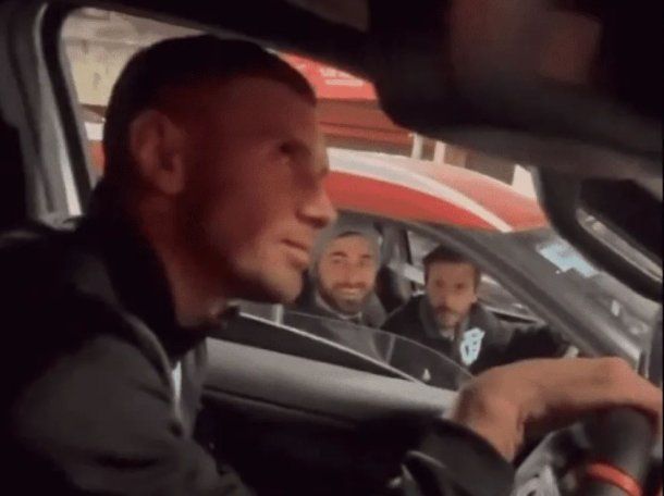 Video: Maravilla Martínez y un cruce inesperado con hinchas de Racing en un semáforo