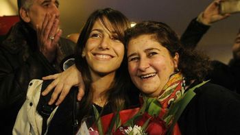 La llegada al a país de la primera refugiada siria, Haneen Nasser La llegada al a país de la primera refugiada siria, Haneen Nasser