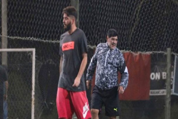 VIDEO: Maradona y Diego Jr. compartieron un partido de fútbol
