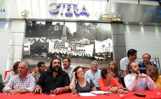 Buscan evitar el paro y convocan a los docentes a paritarias para este martes