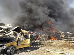 siria: difunden imagenes de la explosion de un vehiculo en un funeral siria: difunden imagenes de la explosion de un vehiculo en un funeral