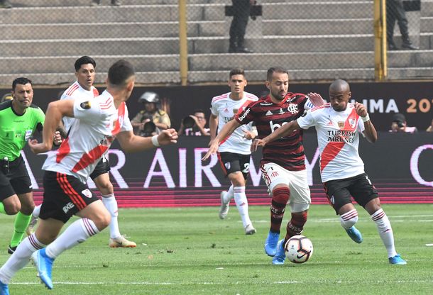 Con una ráfaga de Gabigol, Flamengo se lo da vuelta a River y es campeón de la Copa Libertadores