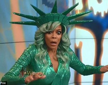 Una conductora se desmayó en vivo durante un especial de Halloween