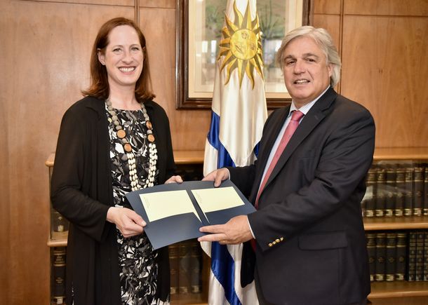 Heide B. Fulton junto a Francisco Bustillo