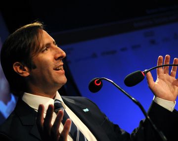 Lorenzino criticó duramente a las calificadoras de riesgo