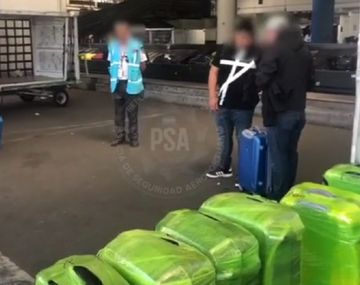 VIDEO: así interceptaron las narcovalijas en el Aeropuerto en Ezeiza