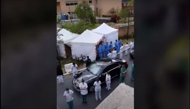 El personal de salud de Bélgica recibió a la primera ministra de espaldas