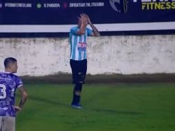 Nueva visto: expulsaron a un jugador del Ascenso por hacer pis en medio del partido