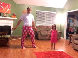 un duo de padre e hija derriten la web con su rutina de baile un duo de padre e hija derriten la web con su rutina de baile