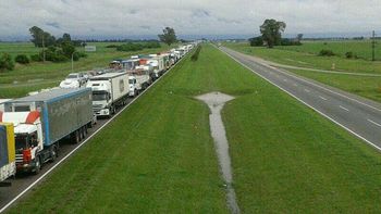 la autopista bs.as.-rosario fue habilitada con precaucion la autopista bs.as.-rosario fue habilitada con precaucion