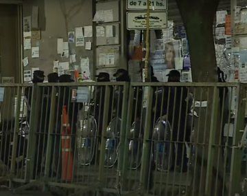 Vallaron y pusieron custodia policial en la casa de Cristina