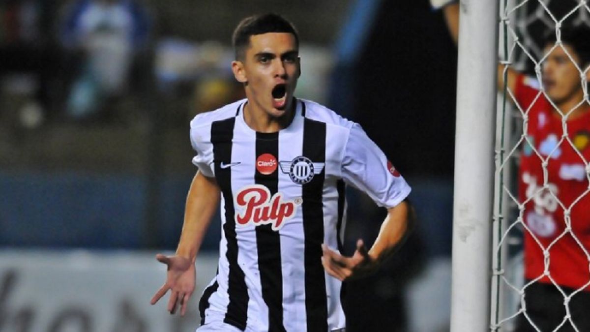 Así juega Jesús Medina, el volante tapado que quiere Boca