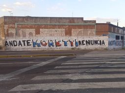 Tensión al límite en San Lorenzo: aparecieron pintadas contra Moretti