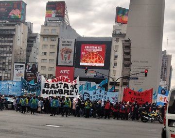 Caos en el Obelisco por un ollazo de la izquierda