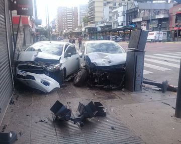 VIDEO: Circulaba a toda velocidad por Cabildo y provocó un choque múltiple
