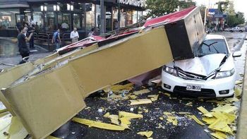capital y alrededores: el temporal dejo un muerto y graves destrozos capital y alrededores: el temporal dejo un muerto y graves destrozos