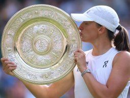 Swiatek aplastó a Anisimova y se consagró en Wimbledon por primera vez