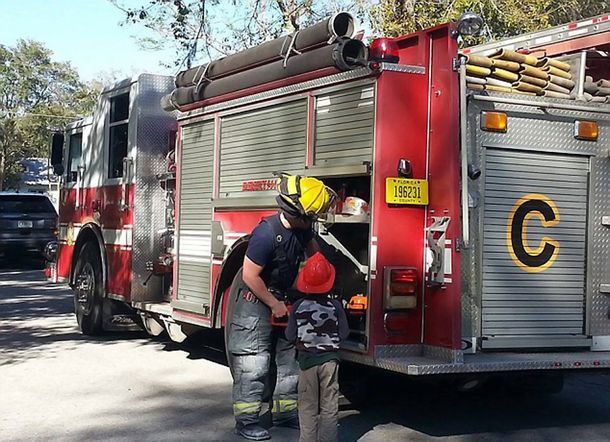 Emocionante fiesta sorpresa a un niño autista con la ayuda de Facebook