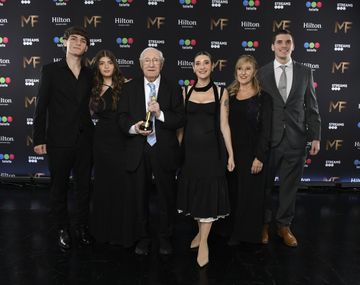Emotivo homenaje a Enrique Macaya Márquez en los premios Martín Fierro