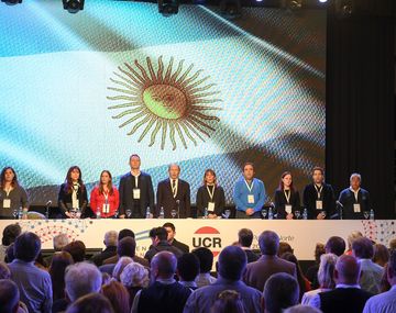 El radicalismo ratificó su pertenencia a Cambiemos pero pidió ampliar la alianza