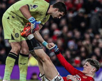 Dibu Martínez se acerca al Manchester United y Garnacho podría irse al Aston Villa
