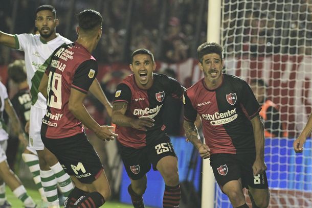 Newells le ganó a Banfield con uno menos