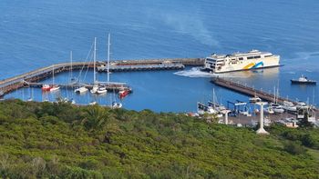 Los pasajeros de barco que ingresen y salgan de Uruguay deberá pagar un cargo de u$s 2,10 más IVA por el servicio de seguridad fronterizo. Los pasajeros de barco que ingresen y salgan de Uruguay deberá pagar un cargo de u$s 2,10 más IVA por el servicio de seguridad fronterizo.
