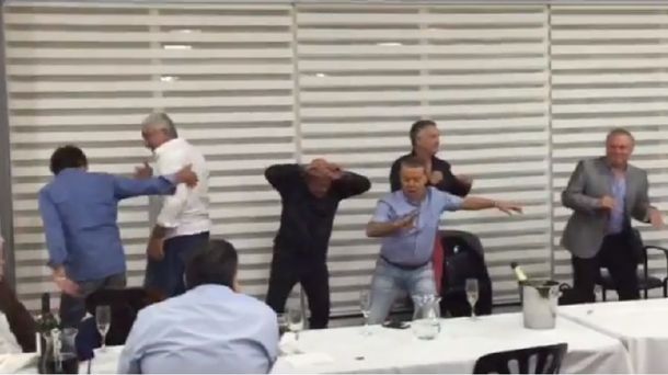 Mirá el divertido baile de Oyarbide con dirigentes del Sindicato de taxis