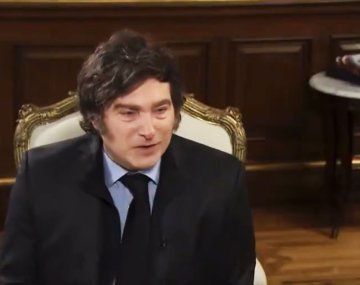 Qué le pasó a Milei en la nota con la prensa extranjera: inesperada reacción viral