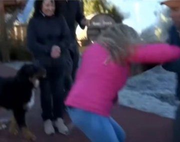 Otro blooper de Paula Bernini en vivo: casi se cae en Neuquén por una capa de hielo