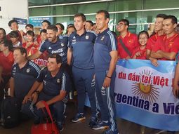 Úbeda posa junto a sus colaboradores tras la bienvenida de los locales Úbeda posa junto a sus colaboradores tras la bienvenida de los locales