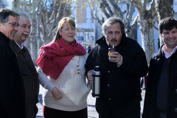 En campaña, Alfonsín cargó contra el resto de la oposición